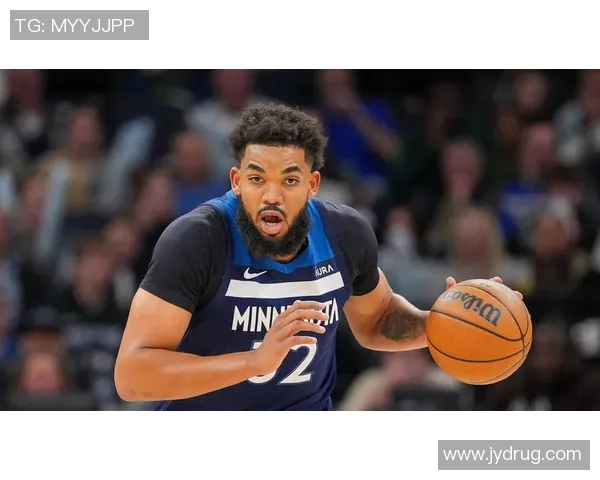 足球巨星比赛中突遭睾丸重创令人揪心未来职业生涯或受影响